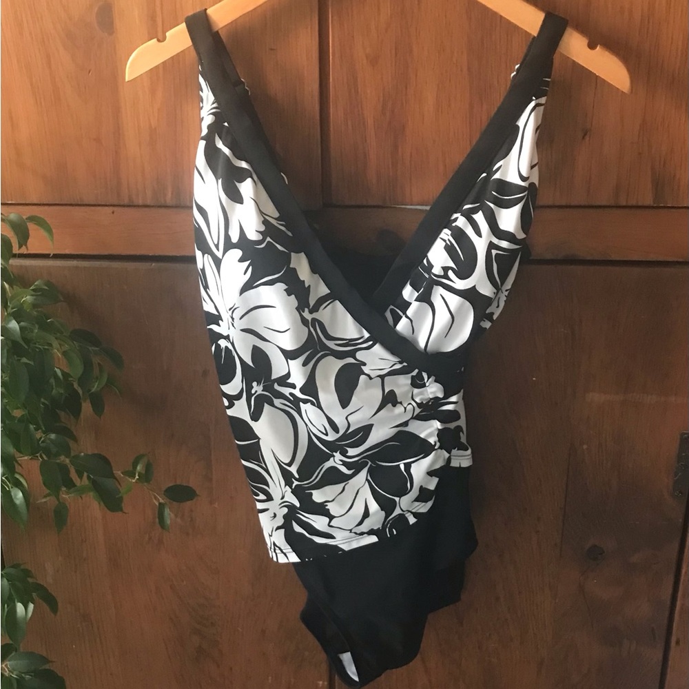 Jantzen Swimsuit - Excellent Condition Size 12